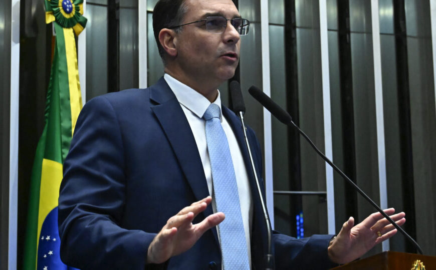 Flávio vê manobra de Moraes e Dino para usurpar atribuições do TSE