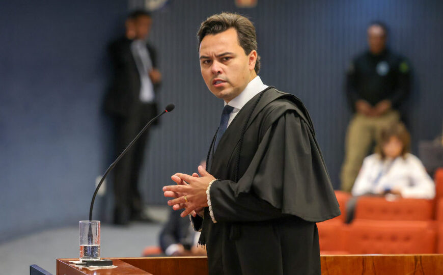 Advogado de Filipe Martins diz ser alvo de processo na OAB