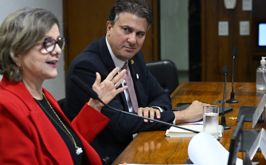 Camilo Santana é eleito presidente da Comissão de Educação do Senado