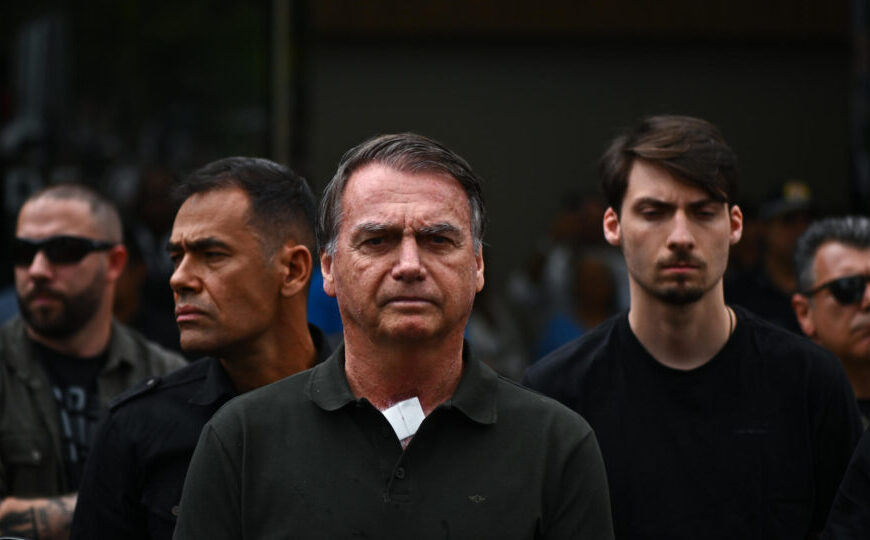 Exército nega estar com duas das oito armas de Bolsonaro apontadas pela defesa