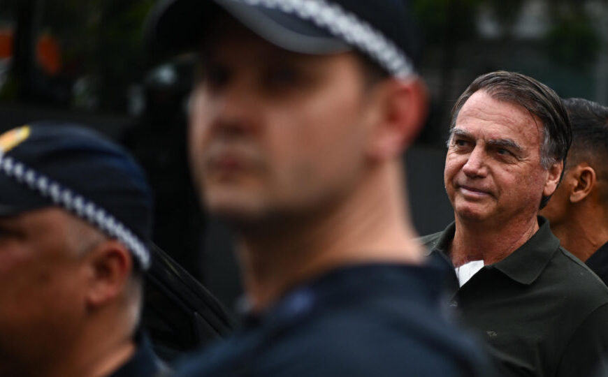 Espingarda de Bolsonaro está com importadora no RS, esclarece defesa