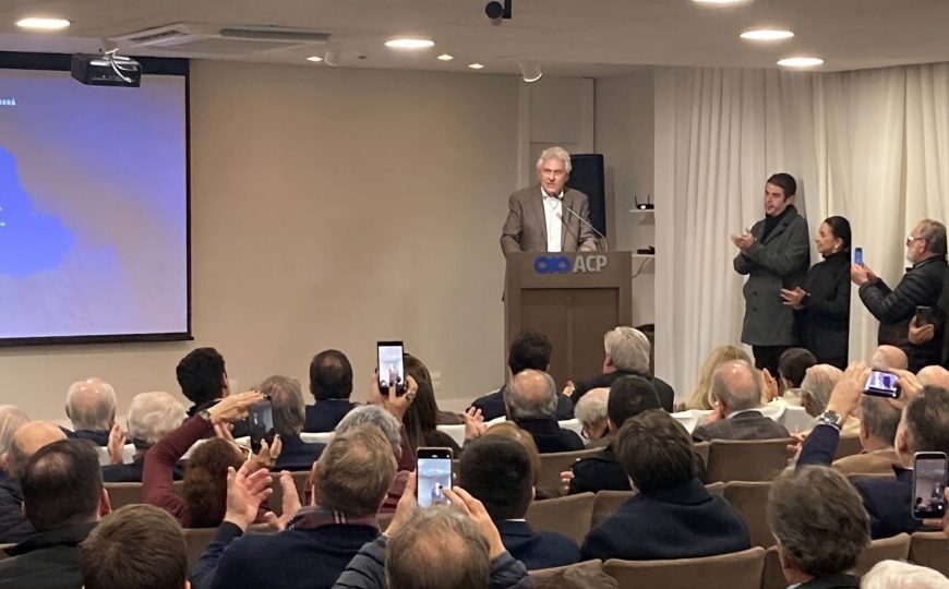 As pessoas já perceberam que votar em Flávio é eleger Lula, diz Caiado em evento em Curitiba