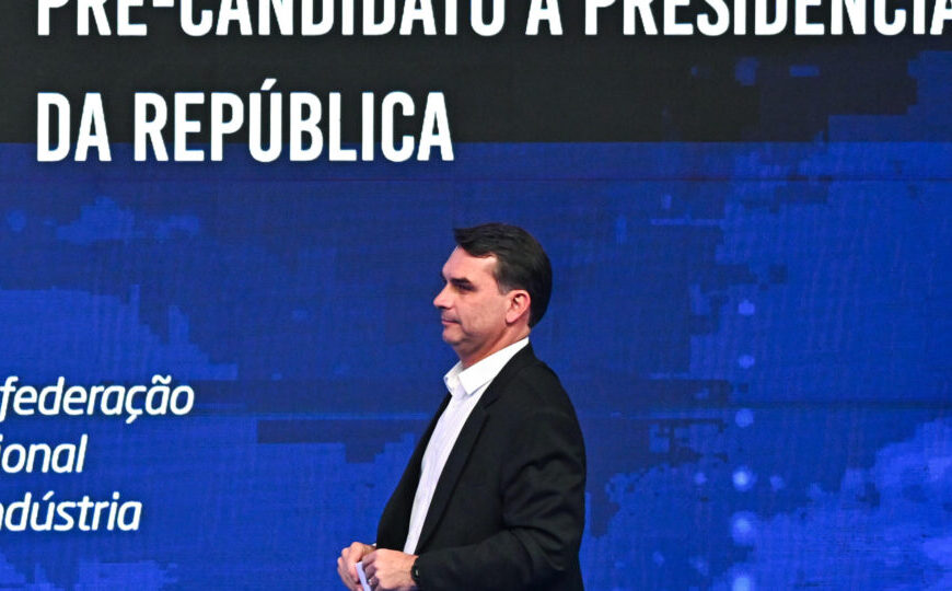 Flávio atua nos EUA contra tarifaço e enfraquece narrativa de Lula sobre ameaça à soberania