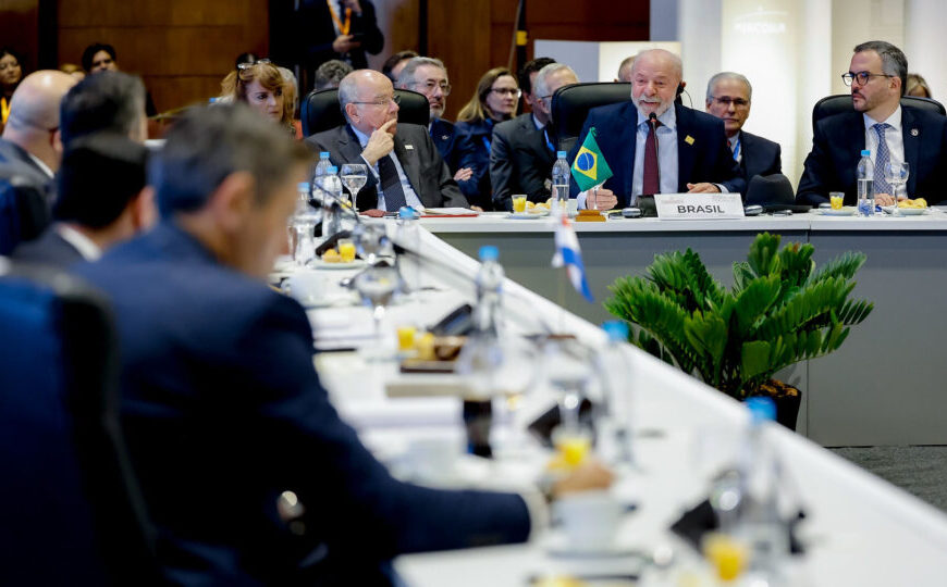 Lula usa cúpula do Mercosul como palanque eleitoral e propõe Pix regional