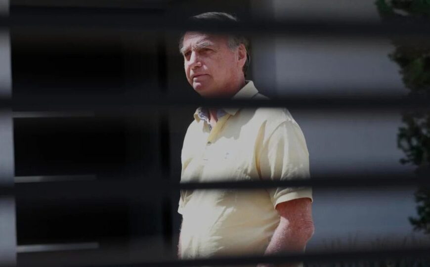 Defesa de Bolsonaro deve explicar hoje possível descumprimento de medidas impostas pelo STF