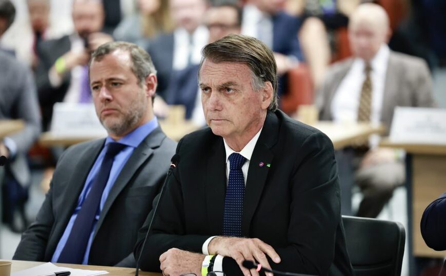 Como as punições contra Jair Bolsonaro evoluíram até o isolamento total?