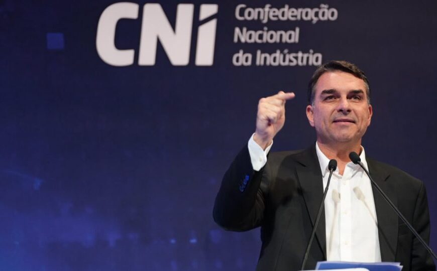 Flávio acusa Moraes de interferir nas eleições ao proibir visita a Bolsonaro até depois do 1º turno