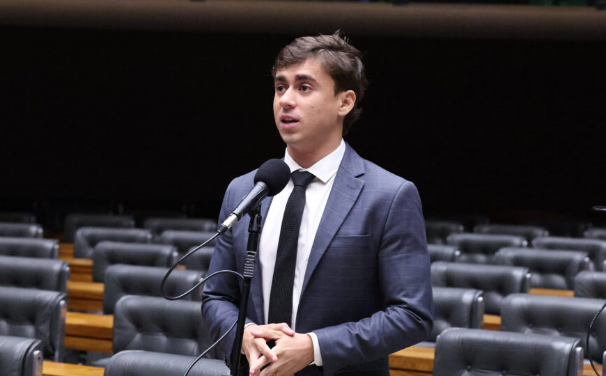 Nikolas Ferreira nega que tenha ajudado Michelle a produzir vídeo contra Flávio Bolsonaro