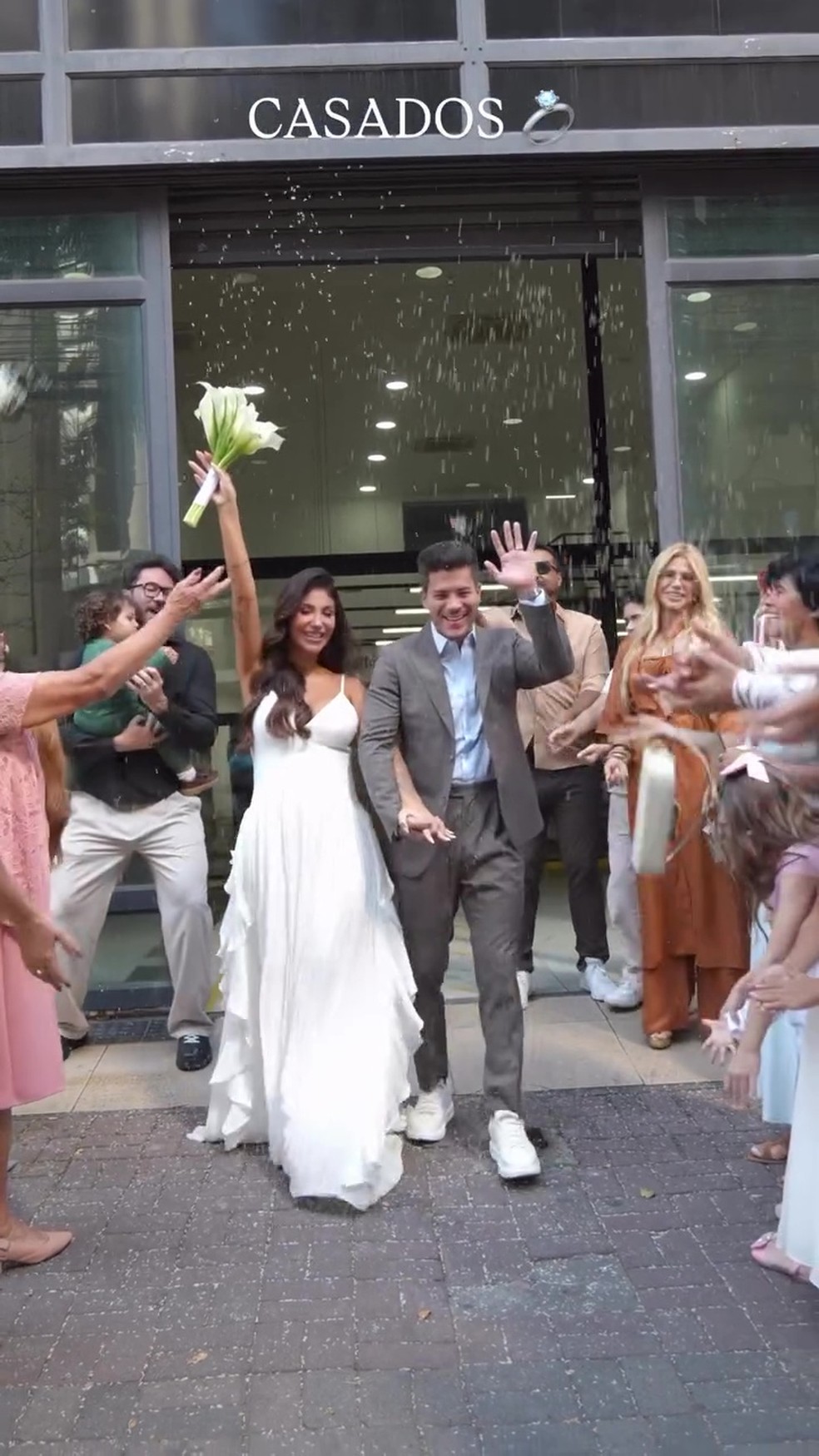 Arthur Aguiar e Jheny Santucci oficializam união com festa intimista: ‘Enfim casados’ Arthur Aguiar e Jheny Santucci se casam — Foto: Reprodução/Instagram