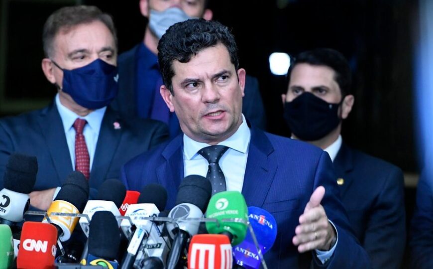 Após visita a Filipe Martins, Sergio Moro cobra aplicação urgente da Lei da Dosimetria