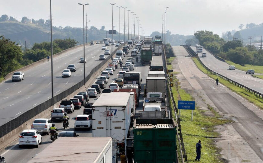 Greve de caminhoneiros? Líder da categoria anuncia paralisação nesta segunda-feira
