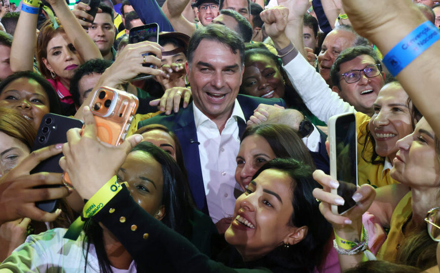 Flávio Bolsonaro promete mandato único para destravar apoios e a sucessão de 2030