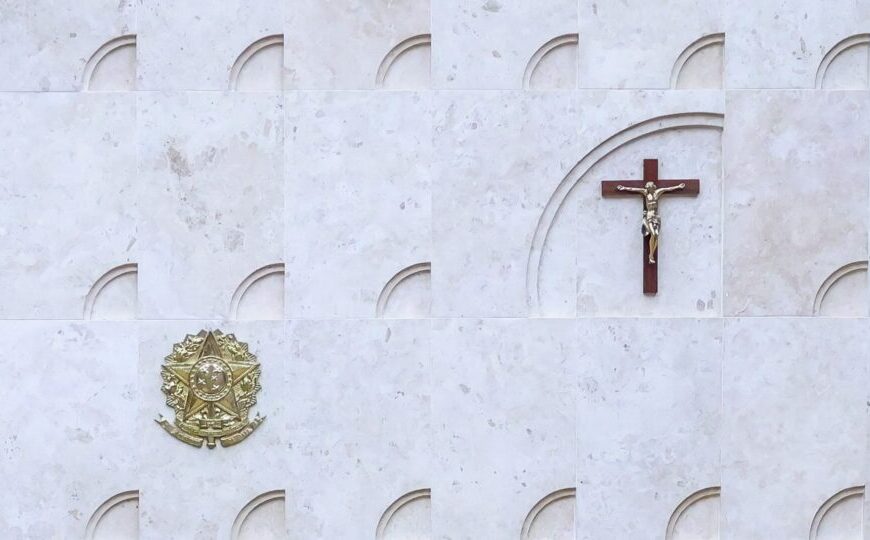 A Constituição e o direito de falar em Deus nos espaços públicos