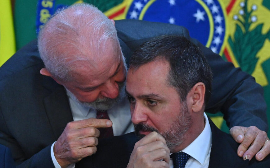 Governo Lula tenta resolver vazamentos de mensagens de Lulinha com Mendonça