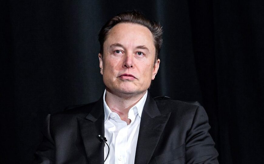 SpaceX: Elon Musk deveria construir o futuro, não comprar o passado