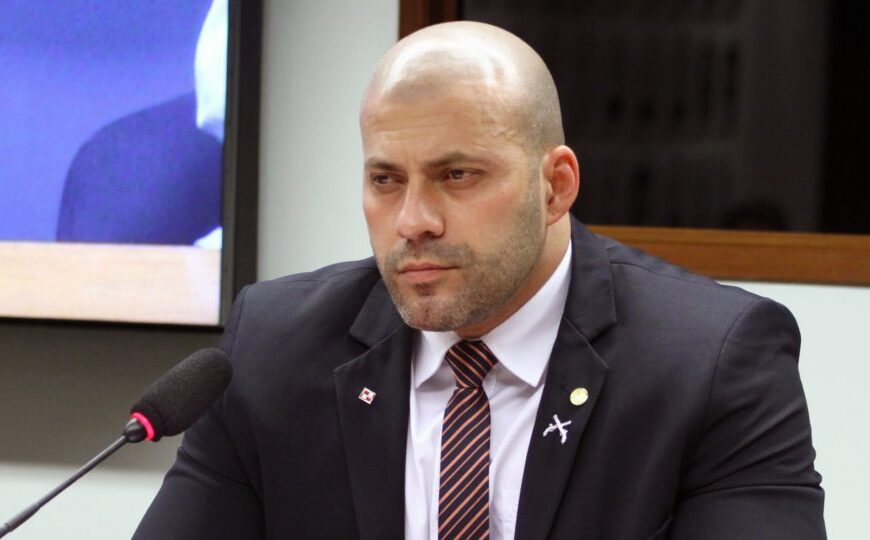 Moraes envia à PGR defesa de Daniel Silveira sobre vídeo com Carlos Portinho