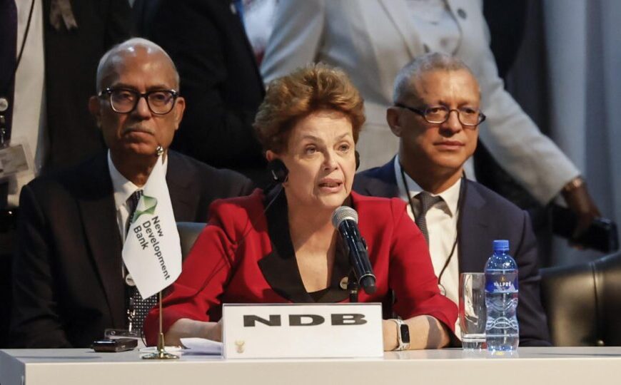 Dilma se reúne com chefe do BC do Irã e negocia entrada do país no banco do Brics
