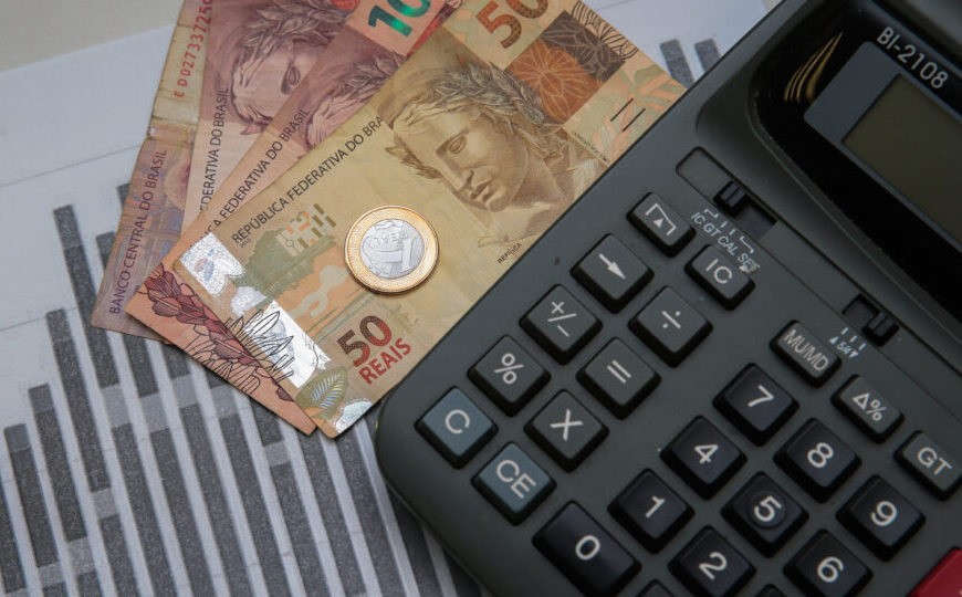 O cerco aos juros abusivos: como a tecnologia e a transparência blindam o consumidor?