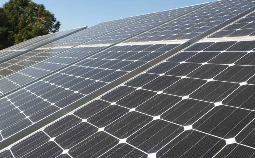O “boom” oculto da energia solar: o risco da instalação irregular