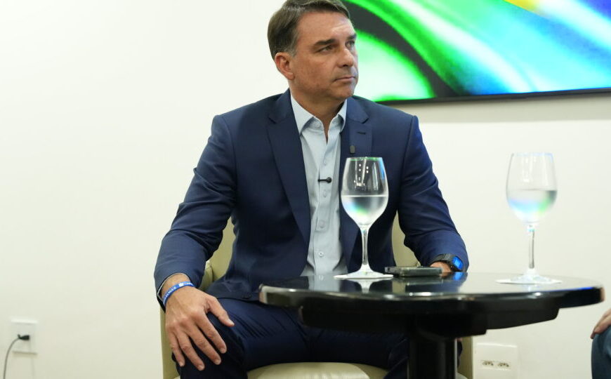 Flávio diz que indicará ao STF ministros “contrários ao aborto, drogas e injustiças”
