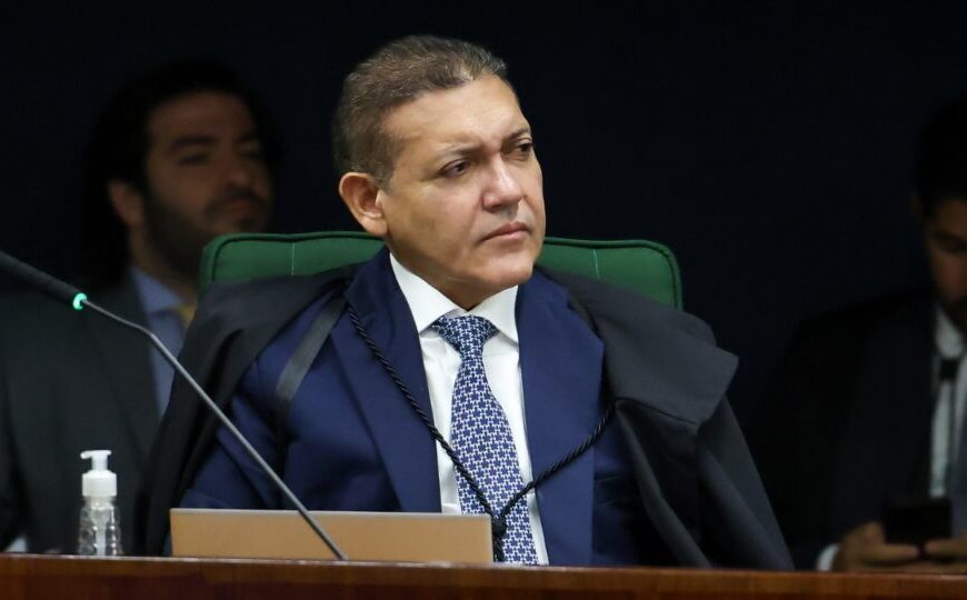 TSE derruba decisão de Nunes Marques e manda retirar vídeo de Flávio sobre Lula
