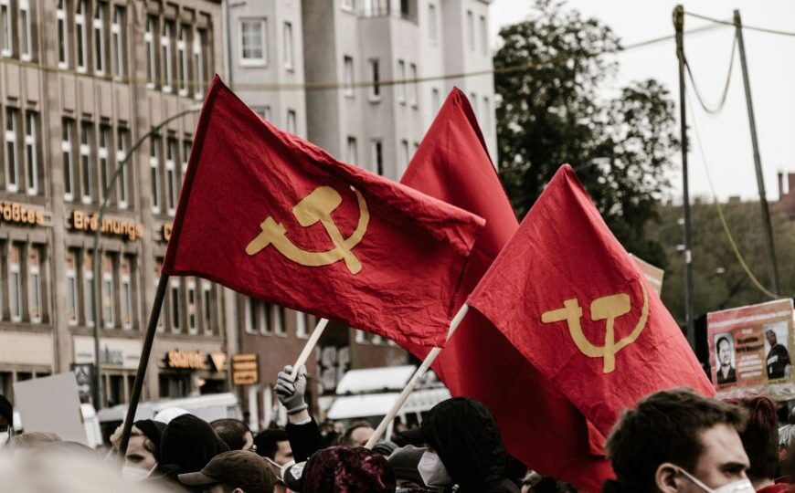 Ideologia política: a religião que ninguém chama de religião