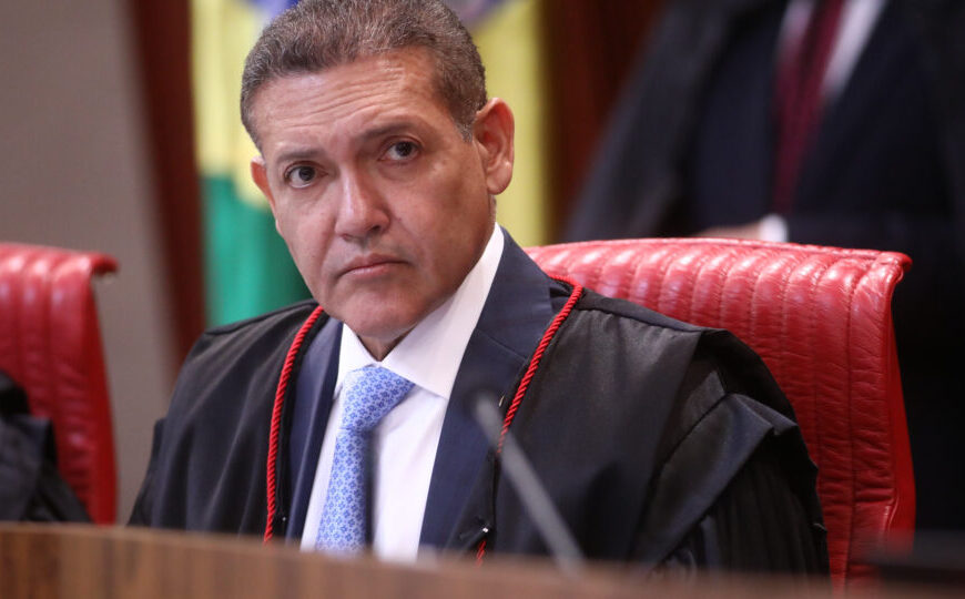 TSE suspende sistema de filiações após falso registro de Flávio e tentativa contra Lula