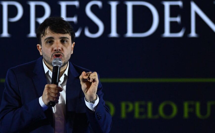 Renan nega irregularidades com candidatura e diz que não vai “baixar a cabeça”