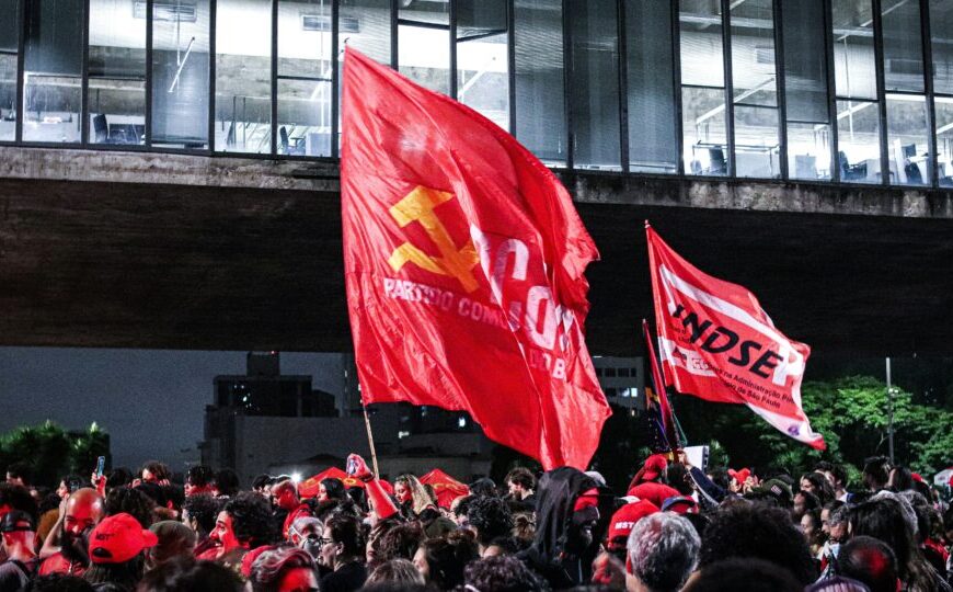 Por que tantos jovens são atraídos pelo comunismo?