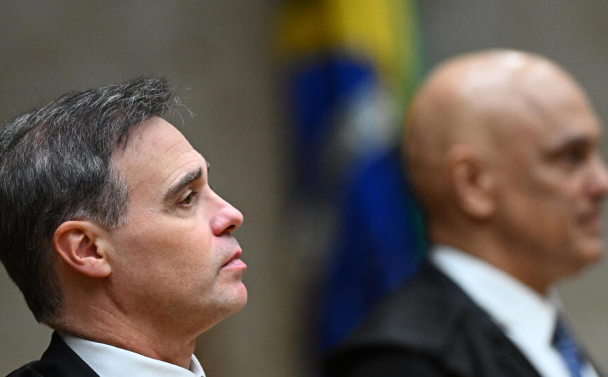 Mendonça alerta que abertura do celular de Vorcaro coloca em risco sessão do STF e investigações