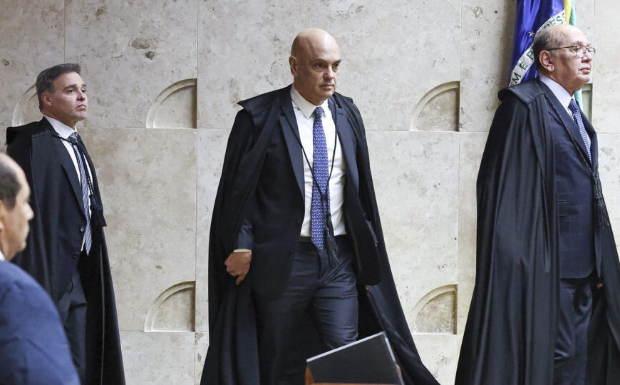 Moraes se declara impedido de votar recurso sobre liberdade de Bolsonaro