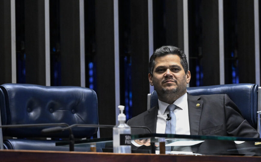 PF diz que Alcolumbre seria alvo de Mendonça em plano para recompor forças no STF
