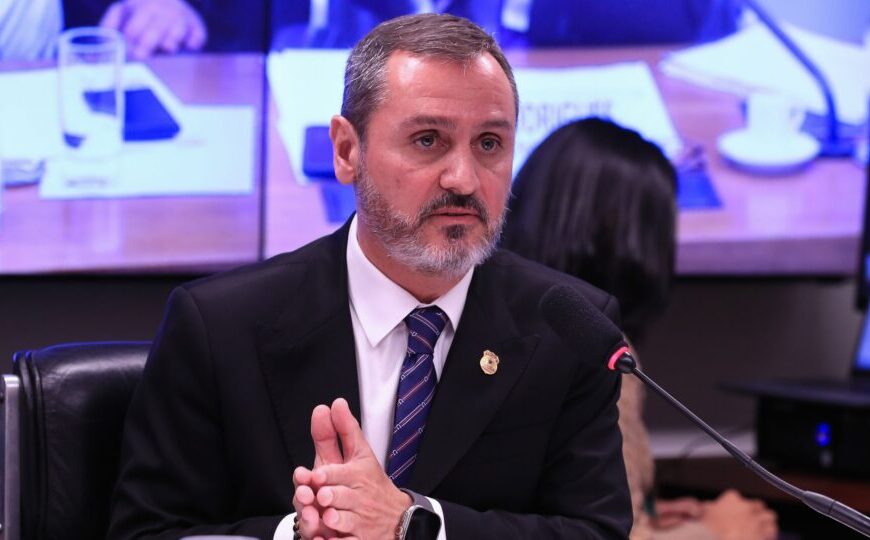 Fachin suspende ordens de Mendonça e Dino sobre o comando da Polícia Federal