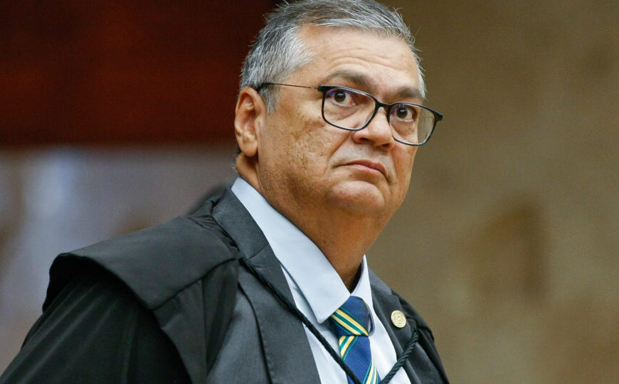 Dino retira sigilo do caso Dark Horse, pede dados de celulares e determina quebras de sigilo