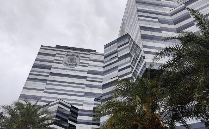 PF diz a Fachin que pode enviar a ministros cópia de material encontrado no celular de Vorcaro