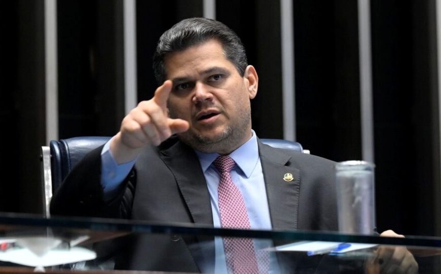 Senado pede a Fux que barre acesso a registros de visitas de Vorcaro e mulher de Moraes
