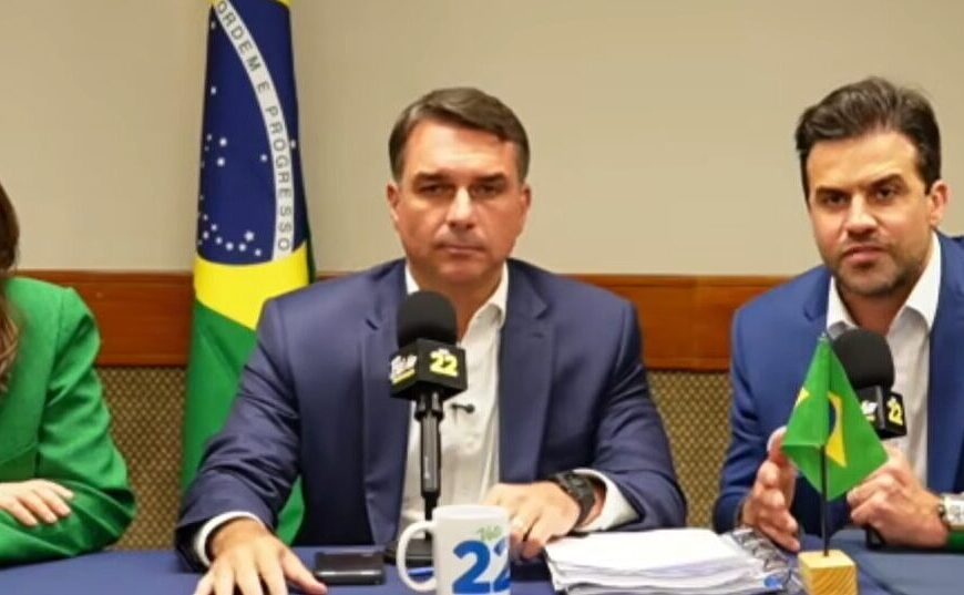 Flávio diz que Lula usou “amigos no Judiciário” para censurar debate