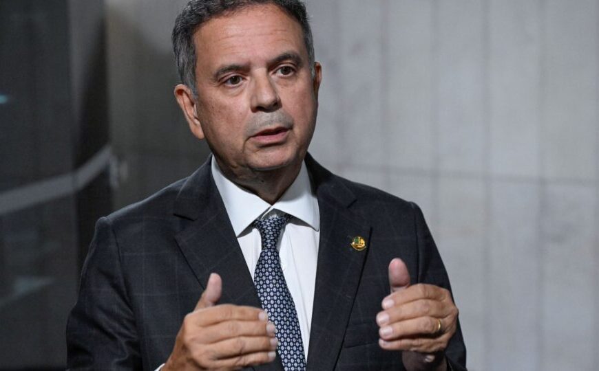 Defesa de Bolsonaro pede autorização para visita de Rogério Marinho